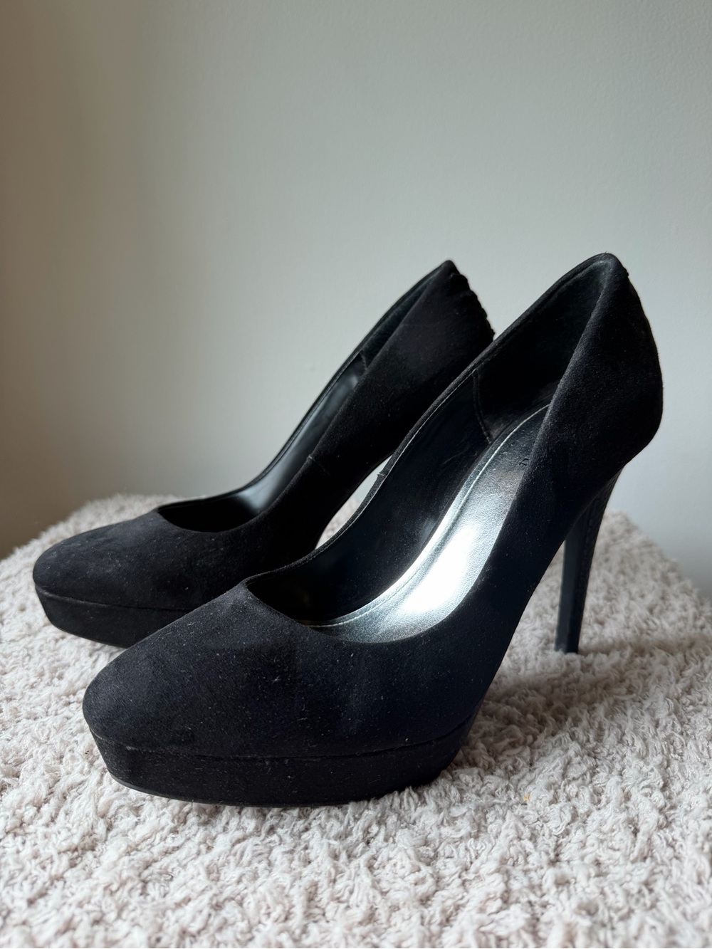 Jennifer Lopez Black Suede Platform Pumps